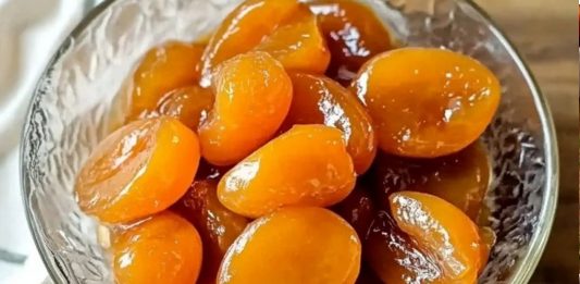 Od 5 kg šljiva napravila sam 12 tegli starinskog slatka – svaka šljiva ostala je cijela!
