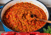 Majstor Mića je 25 godina PRAVI0 AJVAR ZA TITA i 1 sastojak NIKAD NIJE D0DAVAO – da ne prokisne