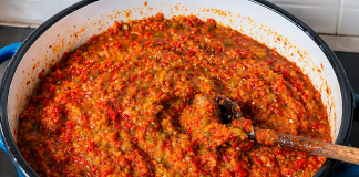 Majstor Mića je 25 godina PRAVI0 AJVAR ZA TITA i 1 sastojak NIKAD NIJE D0DAVAO – da ne prokisne
